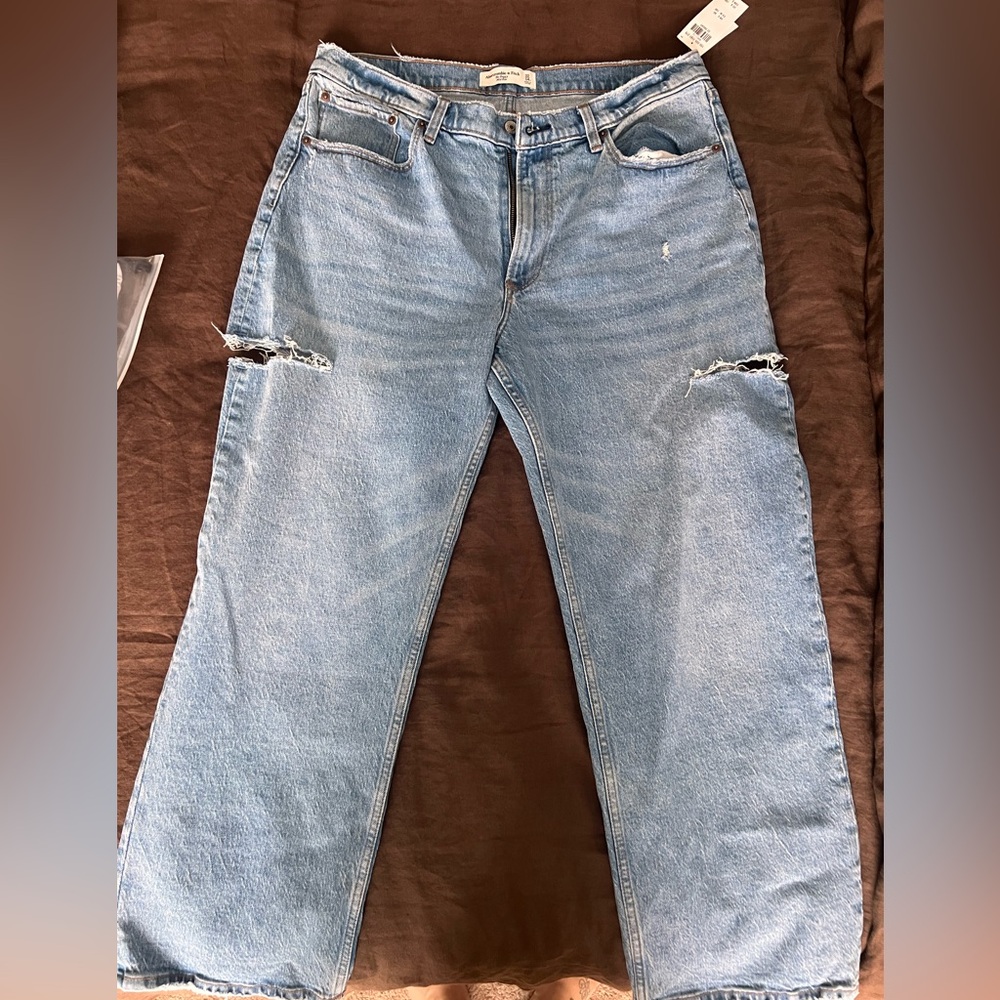NWT-Women Abercrombie Mid Rise Baggy Jeans